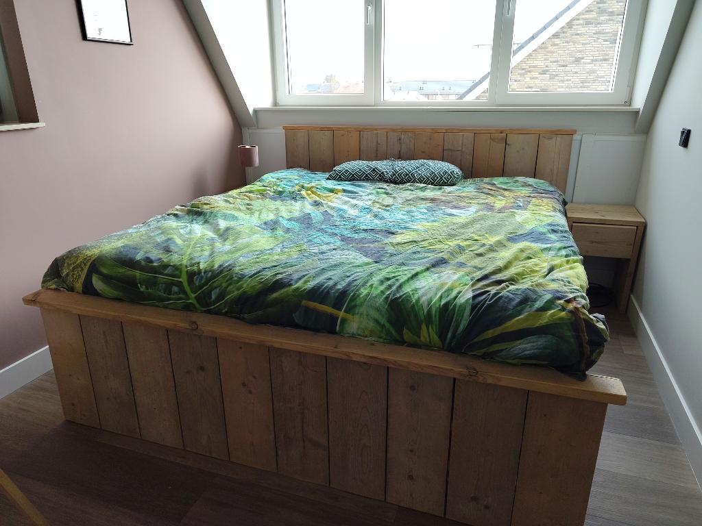 Steigerhouten bed met nachtkastjes, Ophalen, Bruin, Steigerhout, Tweepersoons