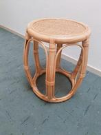 Krukje of bijzettafeltje planten tafel bamboe rotan, Huis en Inrichting, Krukjes, Ophalen, Zo goed als nieuw, Hout