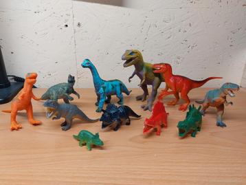 dino speelgoedfiguren beschikbaar voor biedingen