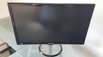 27 Inch Samsung Syncmaster SA550 met Adapter + HDMi beschikbaar voor biedingen
