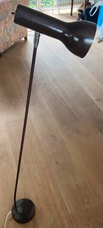 Hala Zeist, Vintage design bruine vloerlamp model 645, Huis en Inrichting, Lampen | Vloerlampen, Ophalen, Gebruikt