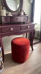 Rood velvet poefje, Ophalen, Zo goed als nieuw, Minder dan 50 cm