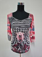 T48 - Fleurig Save The Queen shirt maat L valt als S (1), Kleding | Dames, Verzenden, Zo goed als nieuw, Maat 38/40 (M), Overige kleuren