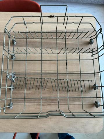 Dishwasher lower rack 52x52cm. Rusted in two places beschikbaar voor biedingen
