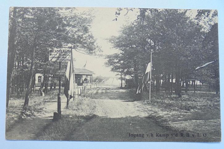 Rijen, Ingang van het kamp met vlaggenmast en houten barak., Verzamelen, Ansichtkaarten | Nederland, Gelopen, Noord-Brabant, 1920 tot 1940