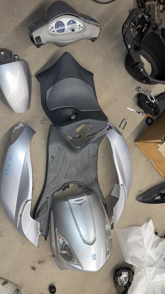 Piaggio Fly Kappenset Nieuwstaat, Motoren, Tuning en Styling, Ophalen of Verzenden