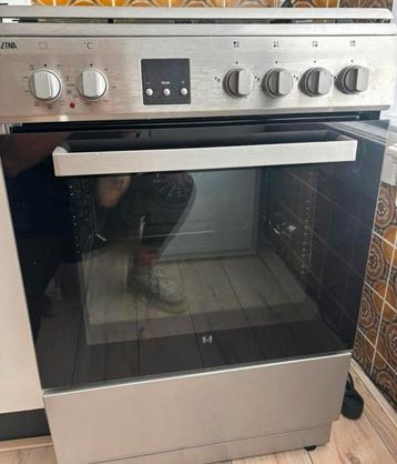 Fornuis met hetelucht oven beschikbaar voor biedingen