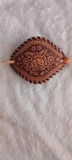 Twee haarspelden van berkenbast.  Kunstwerk. ., Ophalen of Verzenden