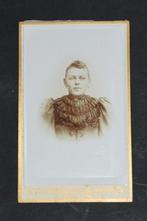 Antieke portet foto vrouw 1890 Wesfels Gouda Carte de Visite, Ophalen of Verzenden, Voor 1940, Gebruikt, Overige onderwerpen