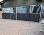 2 ruime paardenboxen, Stalling, 2 of 3 paarden of pony's