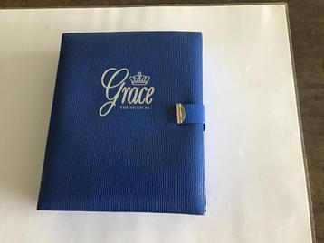 Grace Kelly The Musical, luxe set, pen, sleutelhanger, brief beschikbaar voor biedingen