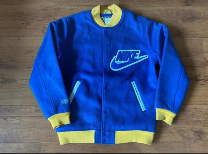 Nike SB x Supreme Varsity jacket, Kleding | Heren, Jassen | Winter, Zo goed als nieuw, Maat 52/54 (L), Blauw, Verzenden