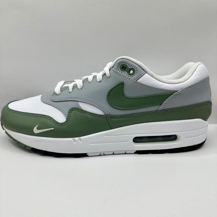 Nike Air Max 1 Spiral Sage (maat 44), Kleding | Heren, Schoenen, Nieuw, Sneakers of Gympen, Overige kleuren, Ophalen of Verzenden