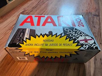 Atari 2600 jr inclusief doos,  2 controllers en 7 games beschikbaar voor biedingen