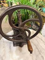 Antieke koffie molen, Ophalen, Nieuw, Spinnewiel