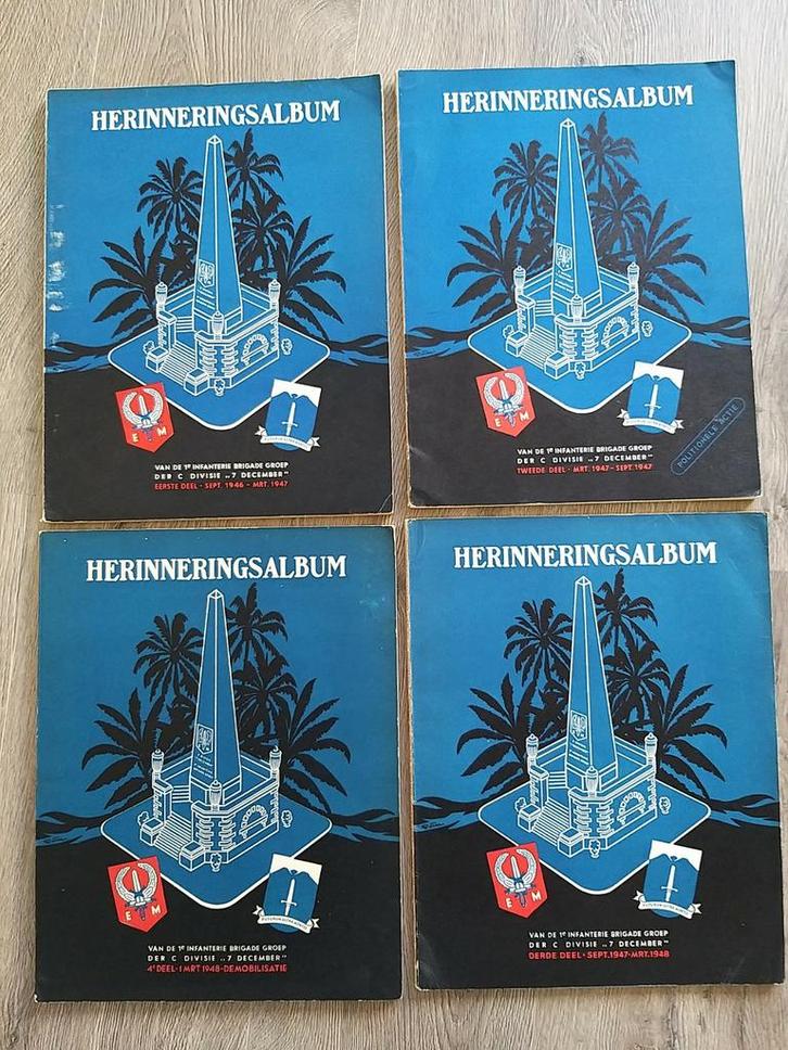 4 delen herinneringsalbum 1e inf brigadegroep c divisie, Verzamelen, Militaria | Algemeen, Landmacht, Embleem of Badge, Nederland