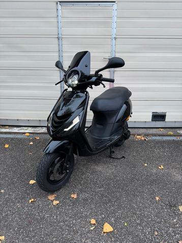Piaggio zip 2000 2t brom zeer nette staat beschikbaar voor biedingen