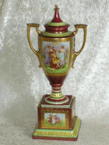 Royal Vienna Porselein Amphora Vaas beschikbaar voor biedingen