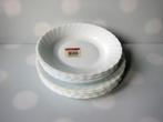 7 platte en 6 diepe borden van Bormioli, wit glas met golfje, Ophalen of Verzenden, Bord(en), Overige stijlen, Glas