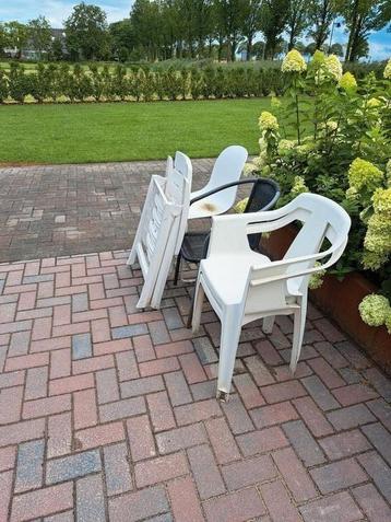 Diverse stoelen  beschikbaar voor biedingen