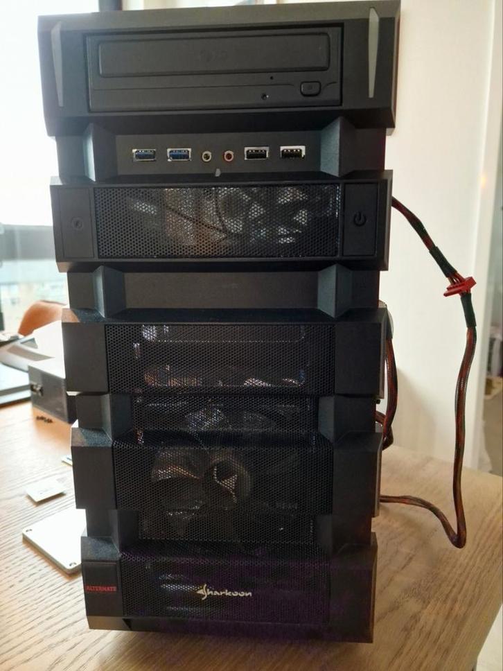 Sharkoon PC Behuizing met 2 ventilatoren en optische schijf, Computers en Software, Computerbehuizingen, Gebruikt, Ophalen of Verzenden