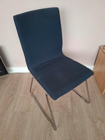 4 stoelen donkerblauw  beschikbaar voor biedingen