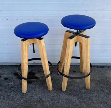 9 stuks blauwe horeca barkrukken draaibaar nette staat beschikbaar voor biedingen