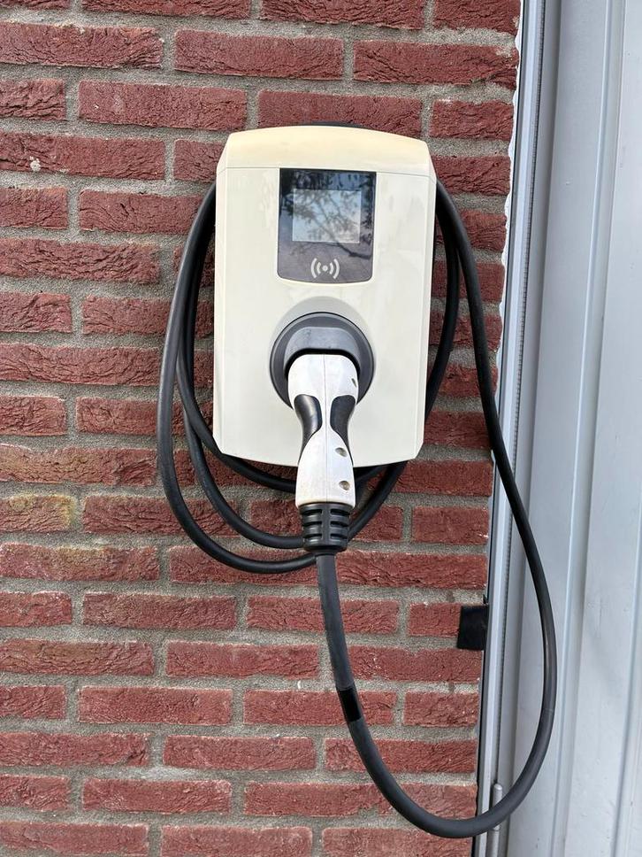 Alfen Eve Single Pro Line Laadpaal (2021) + evt voet en paal, Auto diversen, Laadpalen, Zo goed als nieuw, Laadpaal en Laadkabel