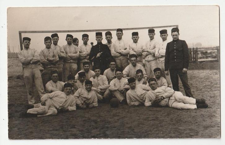 fotokaart militair voetbalteam vermoedelijk rond WOI, Verzamelen, Militaria | Algemeen, Landmacht, Foto of Poster, Nederland, Verzenden