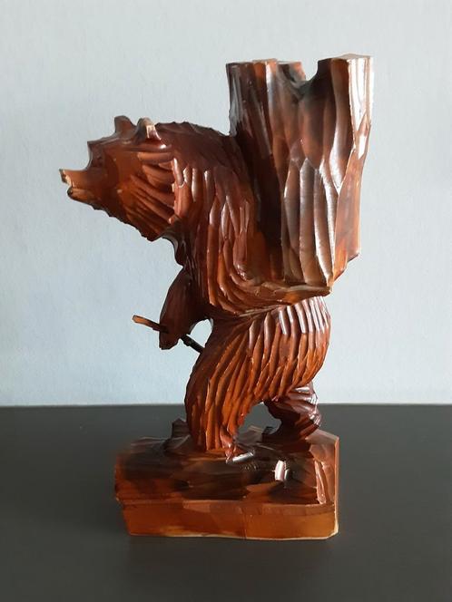 Beer met wandelstok handsnijwerk uit Carpati USSR, Antiek en Kunst, Kunst | Beelden en Houtsnijwerken, Ophalen of Verzenden