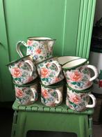 Gebloemde emaillen kan, emmertje en zes bekers, Verzenden