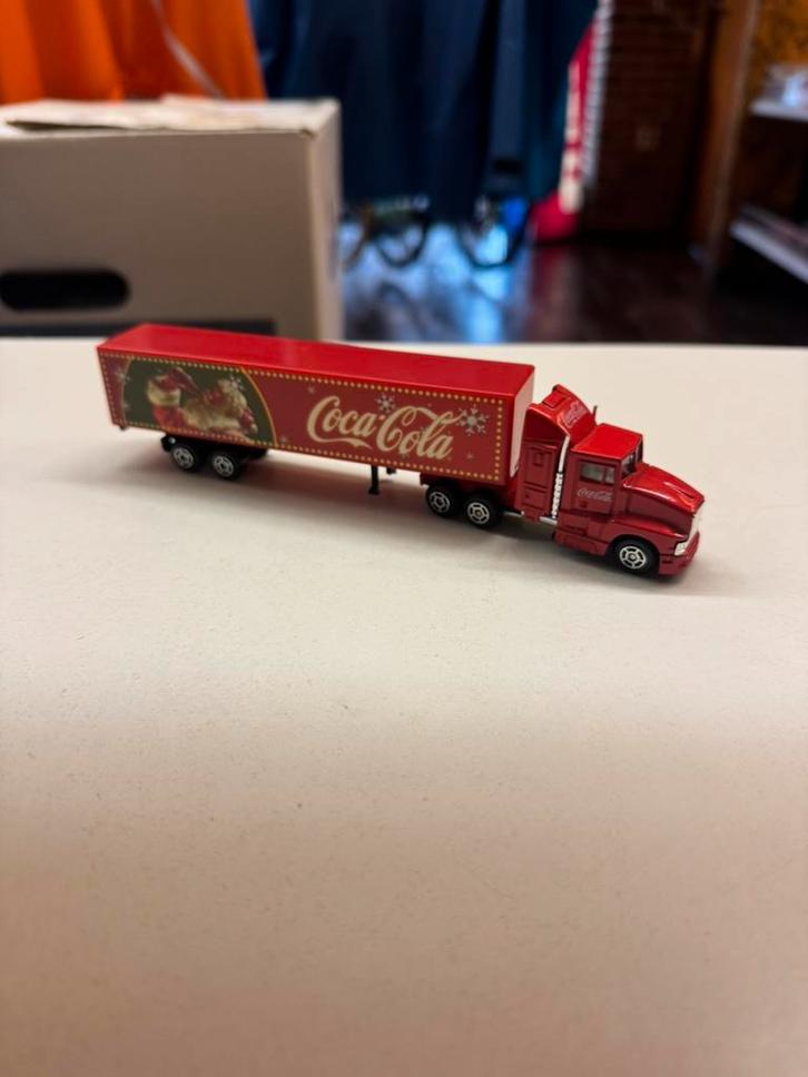 Vrachtauto truck Coca-Cola met aanhanger (Nr: 2071), Hobby en Vrije tijd, Modelauto's | 1:87, Zo goed als nieuw, Bus of Vrachtwagen
