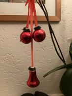 Rode kerstballen kerstornament met klok en lint vintage, Ophalen of Verzenden, Gebruikt