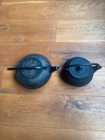 Gietijzeren Theepot met RVS Zeef beschikbaar voor biedingen