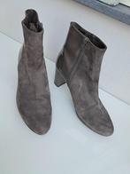 Laarsjes Suede / Lak Unisa Laarsjes (Maat 39) Suede / Lak, Beige, Lage of Enkellaarzen, Ophalen of Verzenden, Zo goed als nieuw