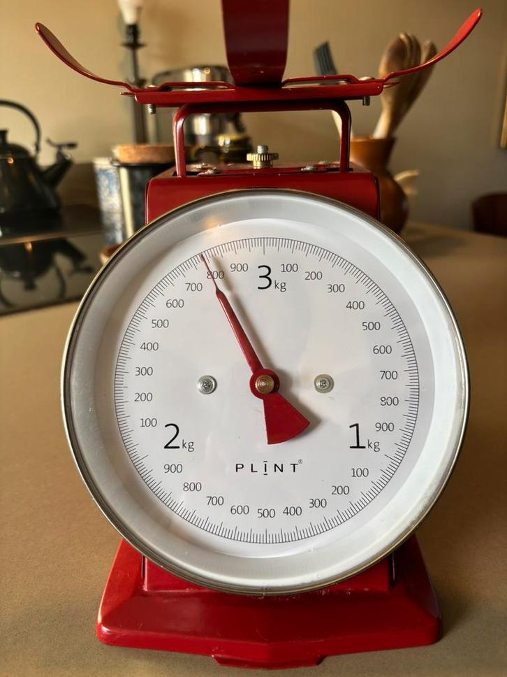 Rode retro keukenschaal van PLINT – tot 3 kg, Huis en Inrichting, Keuken | Keukenbenodigdheden, Zo goed als nieuw, Ophalen of Verzenden