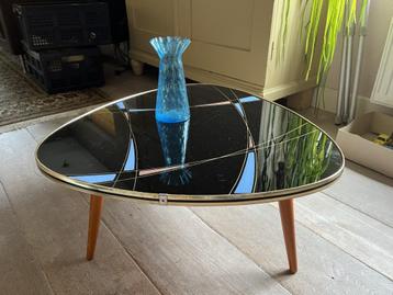 Vintage tafel jaren 60 salontafel  in mooie staat beschikbaar voor biedingen