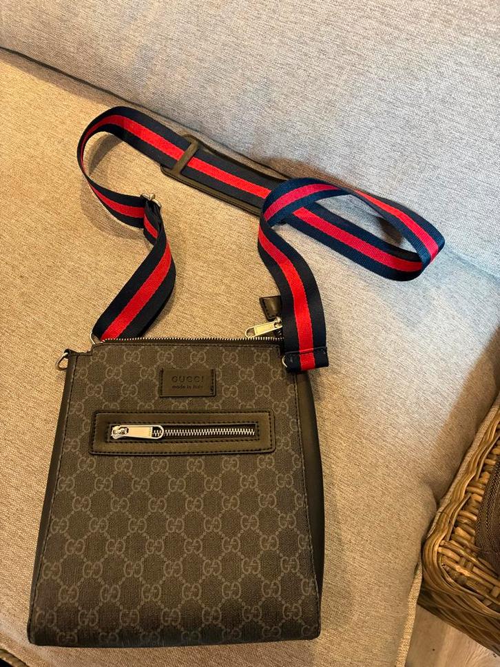 Gucci Tas, Sieraden, Tassen en Uiterlijk, Tassen | Damestassen, Zo goed als nieuw, Schoudertasje, Zwart, Ophalen of Verzenden