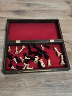 Uniek Houten Schaakspel met  hout kist Als Bord, Een of twee spelers, Ophalen of Verzenden, Gebruikt, Reisspel