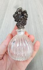 vintage parfumfles met zilverkleurige dop, Antiek en Kunst, Antiek | Glas en Kristal, Ophalen of Verzenden