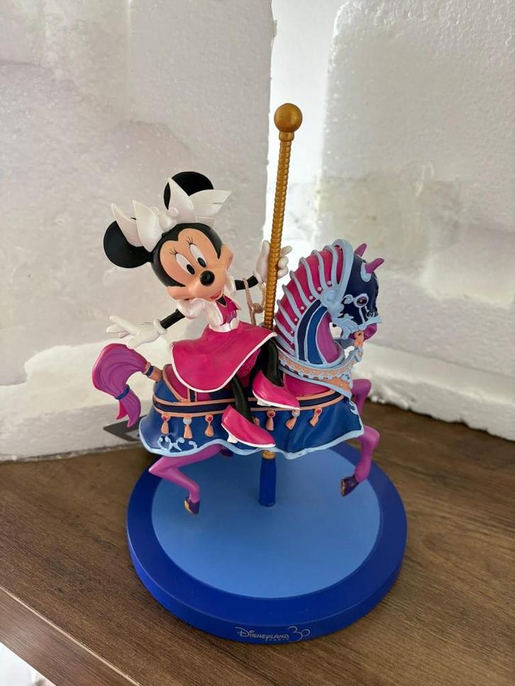 Disney retired minnie mouse carrousel beeld, Verzamelen, Disney, Zo goed als nieuw, Beeldje of Figuurtje, Mickey Mouse, Ophalen of Verzenden