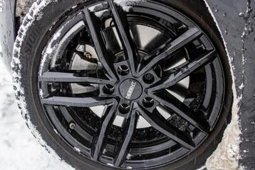 Dezent TR Black velgen zwart en BridgeStone LM005 Winterband