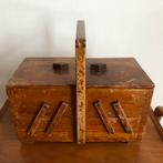 Oud naaikistje met inhoud., Ophalen of Verzenden, Zo goed als nieuw