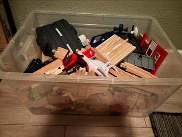 Houten treinbaan beschikbaar voor biedingen