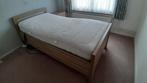 senioren hoog-laag bed 100x200 met nachtkastje, Ophalen, Zo goed als nieuw, Eenpersoons, Design houtlook