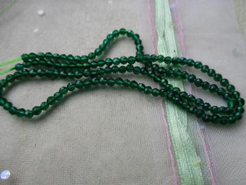 051/ streng groene spinel kralen beschikbaar voor biedingen