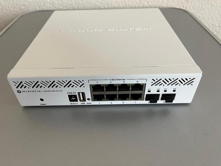 Mikrotik CRS310-8G+2S-IN met Noctua koeler, Computers en Software, Netwerk switches, Gebruikt, Ophalen of Verzenden