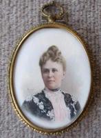 =gesigneerd miniatuurportret van een vrouw== 1910/1920 ==, Antiek en Kunst, Kunst | Schilderijen | Klassiek, Ophalen