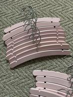 20 x oudroze houten kledinghangers baby, Ophalen of Verzenden, Zo goed als nieuw