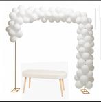 Trouwbankje met boog te huur voor €100, Ophalen, Zo goed als nieuw, Geboorte of Huwelijk